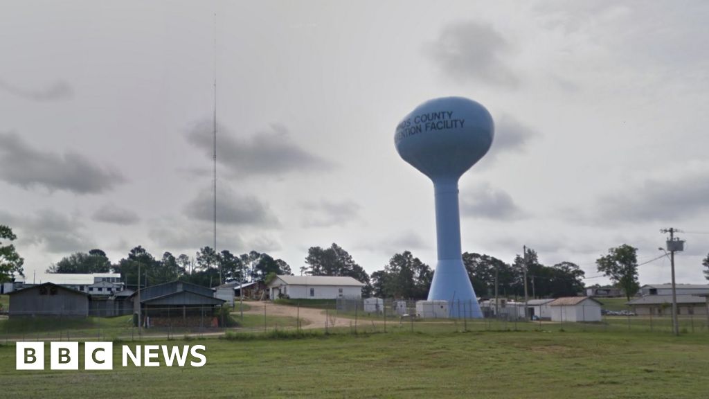 Manhunt underway after deadly Mississippi jail break
