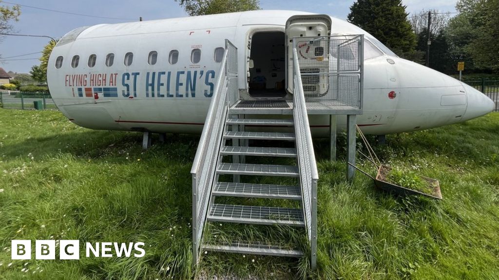 Bristol plane fuselage turned into primary school library - BBC News