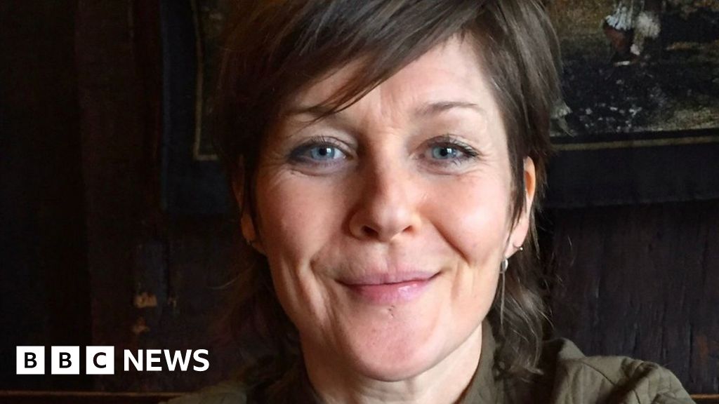 Glastonbury yoga teacher Dawn Lewis murdered her lodger - BBC News