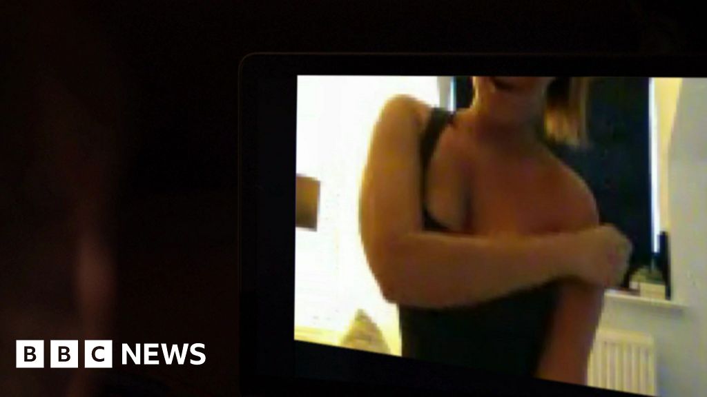 Hidden web camera catches my college girlfriend masturbating on web camera