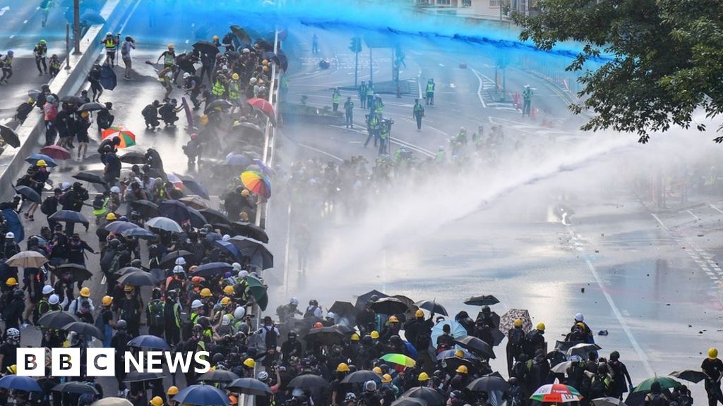 Hong Kong protests: Petrol bombs and water cannon used in clashes