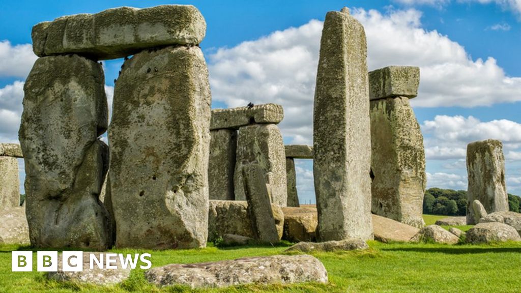 Building Stonehenge 'may have been ceremonial celebration' - BBC News