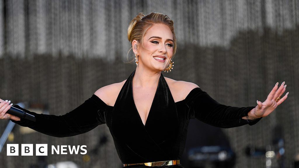 Adele gives her first public concert in five years