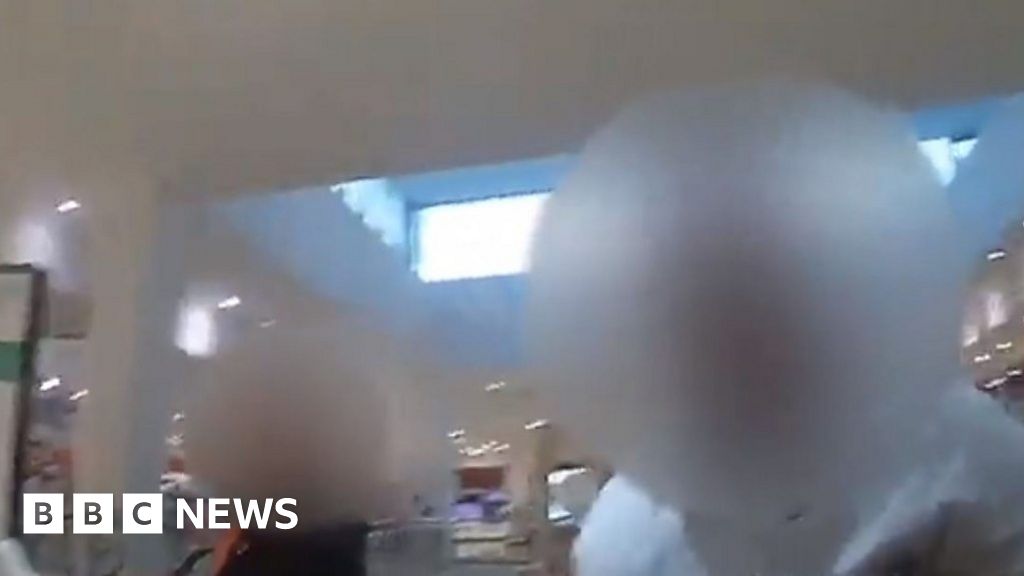 Shoplifting: Watch as suspect abuses security guard