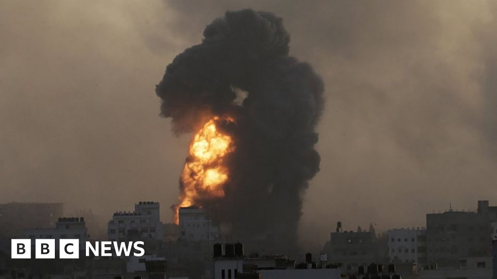 Израелските сили са обкръжили крепостта на Хамас в град Газа