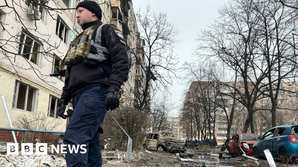 Война в Украйна: Десетки ранени при ракетни удари срещу Киев
