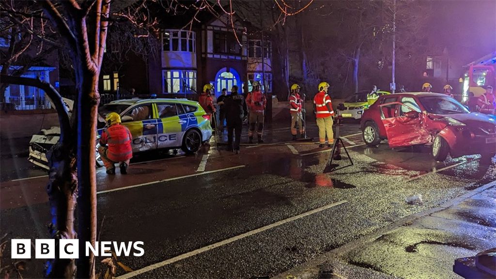 manchester evening news police car crash