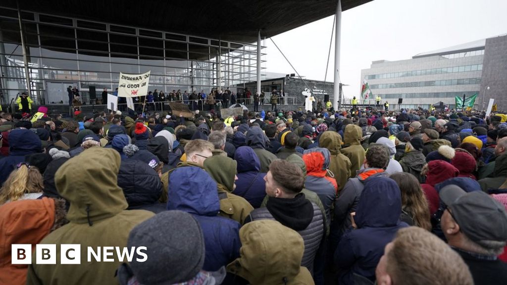 Farmers fear support of those with 'hidden agendas' BBC News(01)