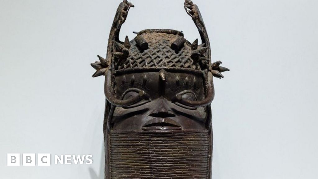 Benin Bronzes: Germany returns looted artefacts to Nigeria
