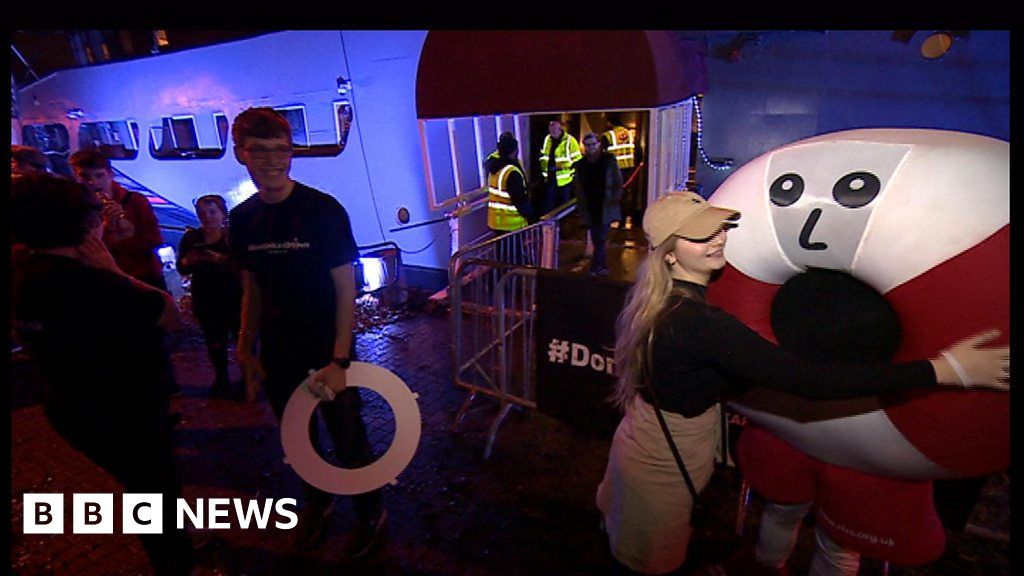 Drinkaware team patrolling Bristol's riverside at night BBC News