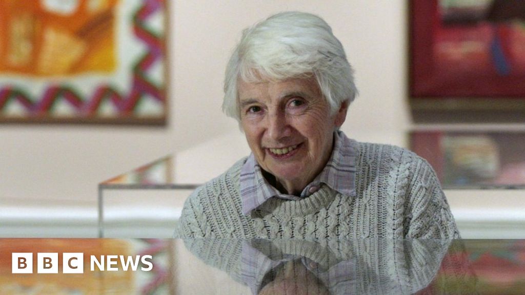 Scottish artist Dame Elizabeth Blackadder dies, aged 89