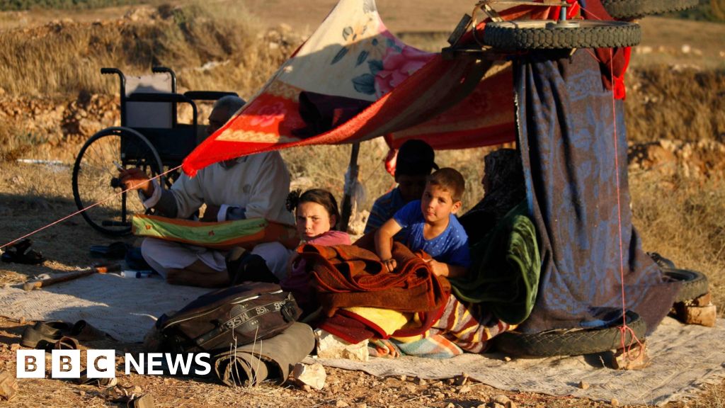 Syria War: 270,000 Displaced By Fighting In South-west - BBC News