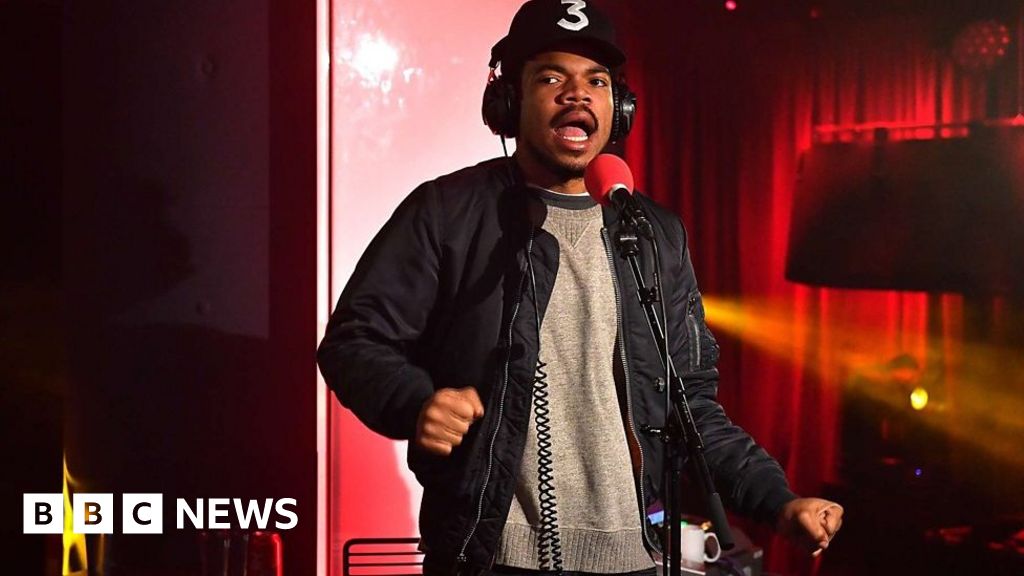Chance the Rapper sends a prayer to Kanye West during his amazing Live ...