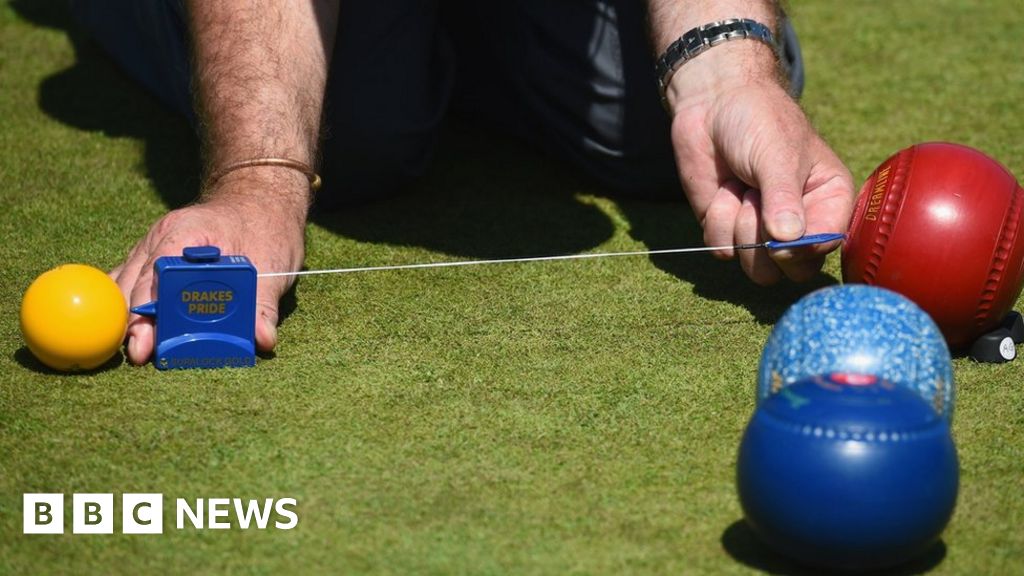 Hampshire bowls final ends after 'attempted headbutt'