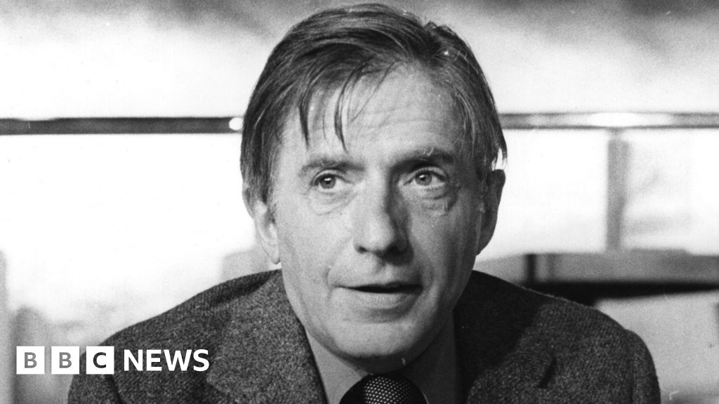 Victor Lownes: Playboy executive dies aged 88 - BBC News