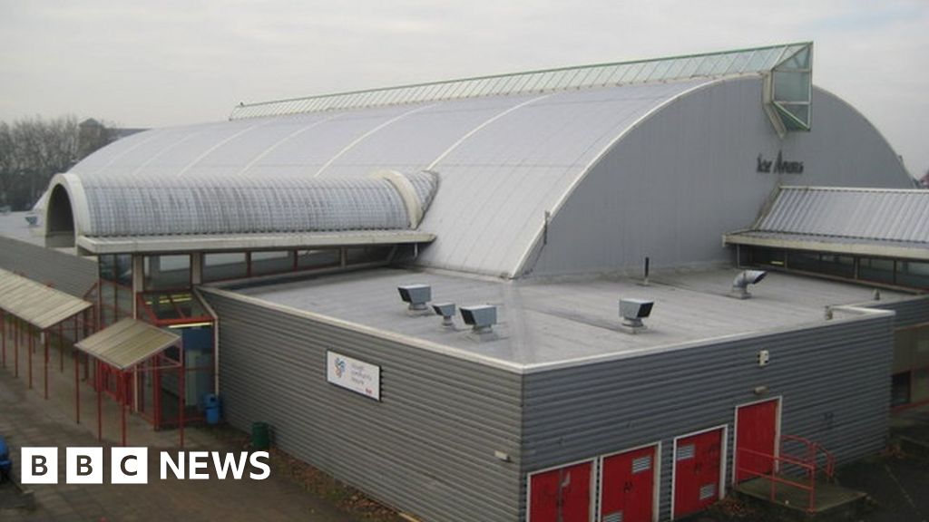 Contracts delay Slough's replacement ice rink BBC News