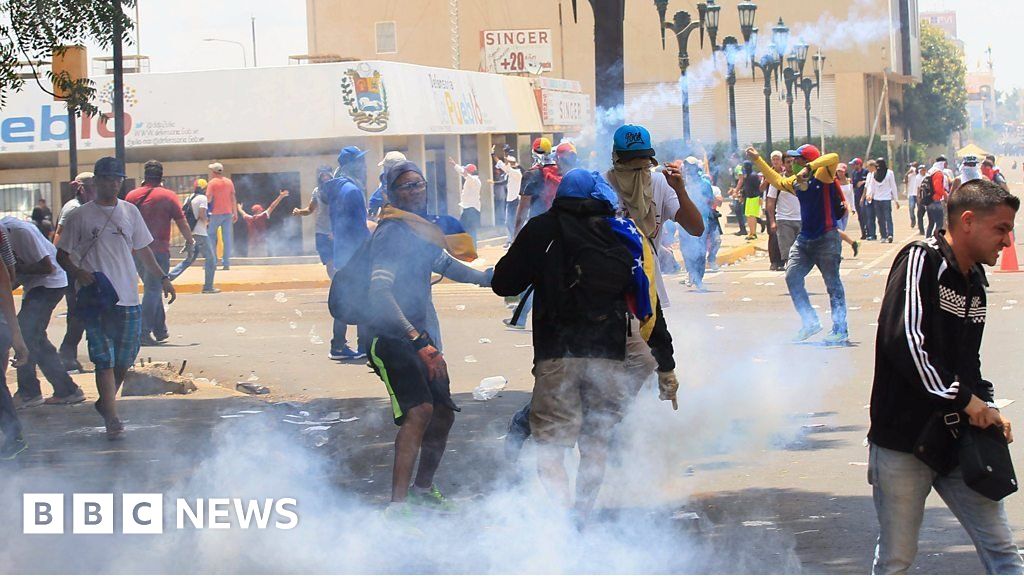 Crowds Clash With Police After Venezuela Protest Deaths - BBC News