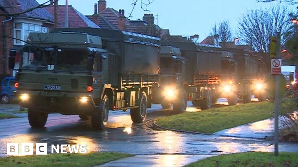 Severe Flood Warnings: Storm Surge Preparations Made - BBC News