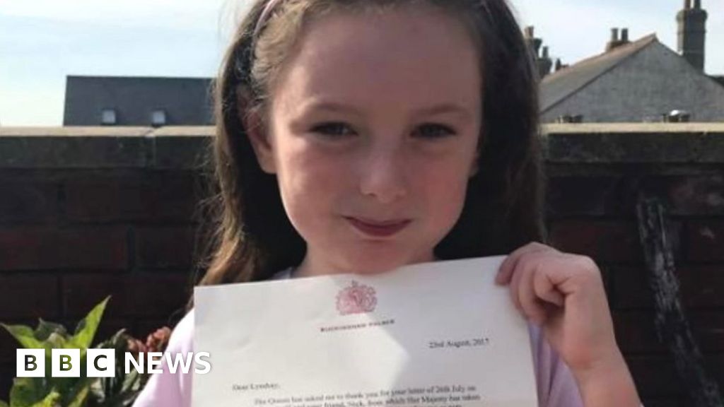 Five Year Old Gets Reply From Queen After Swan Request Bbc News