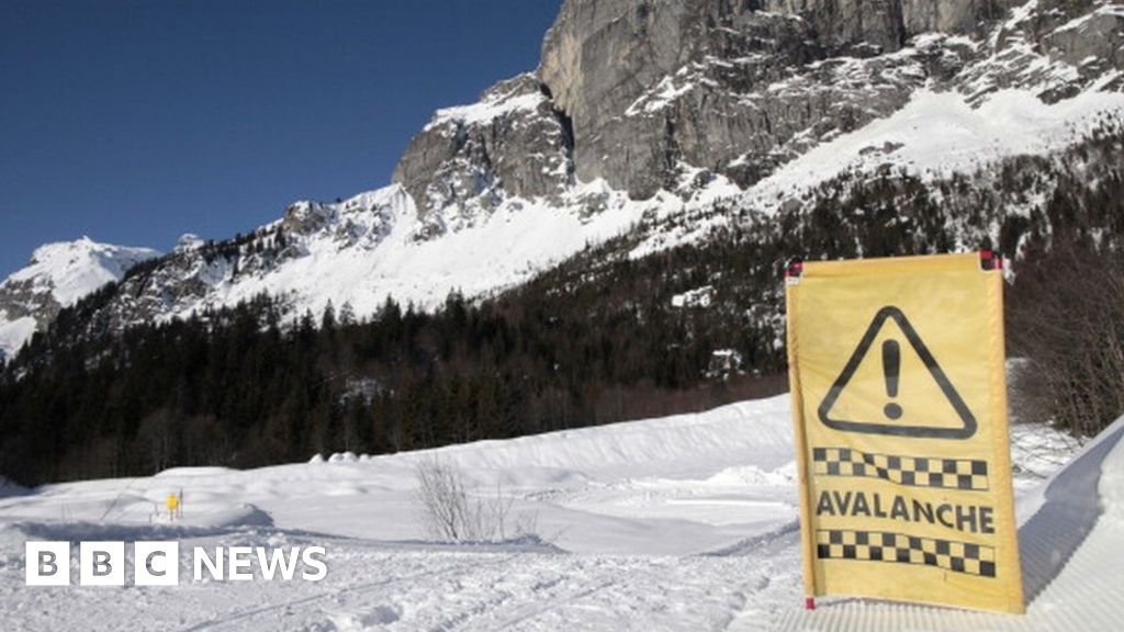 Boy rescued after 40 minutes buried under avalanche