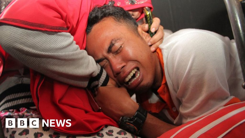 Nearly 200 feared dead after ferry sinks