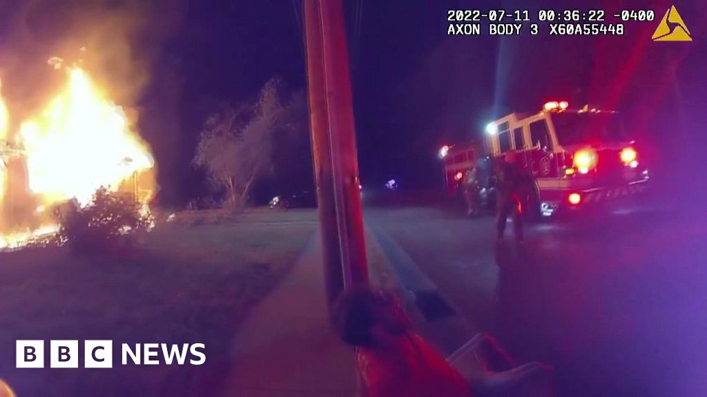 Pizza delivery man saves children from burning house