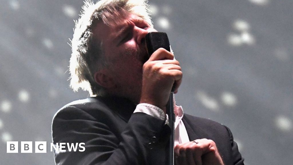 LCD Soundsystem ask fans not to film gig BBC News