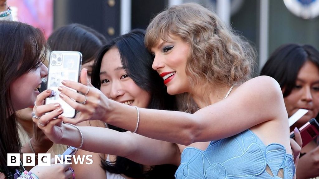 Eras Tour: Watch what happened at Taylor Swift's film premiere