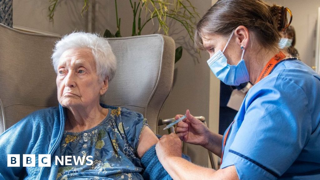 Scotland's autumn Covid booster programme begins BBC News