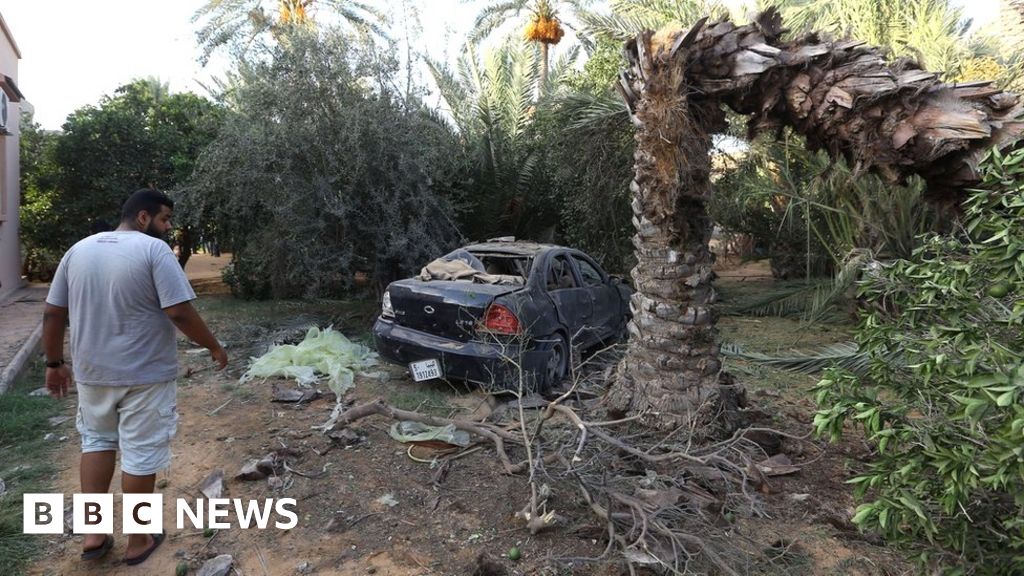 Hundreds escape Libya jail amid clashes