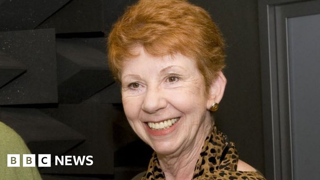 The Archers marks the death of the Queen