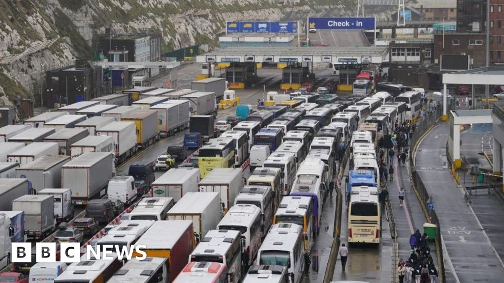 Dover ferry passengers warned of long delays as coaches queue up
