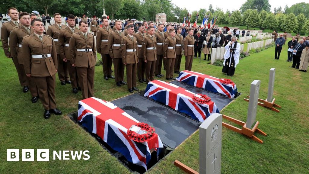 three-british-ww1-soldiers-buried-after-emotional-dna-match-bbc-news