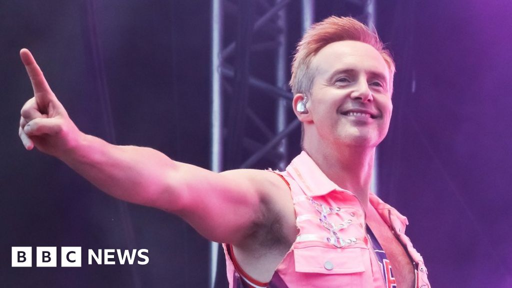 Dancing On Ice Steps Singer Ian H Watkins To Be In Same Sex Couple 