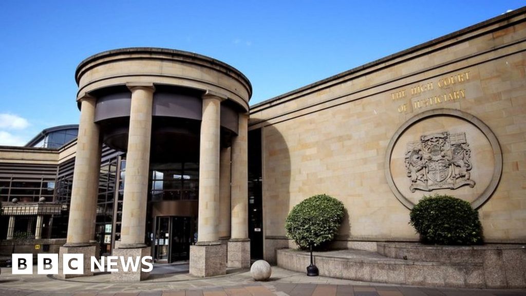 Gang member arrested with guns claimed he was a painter - BBC News