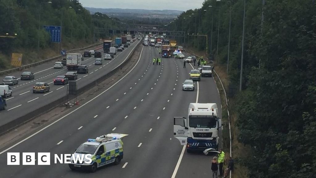Fatal crash shuts M1 causing major delays