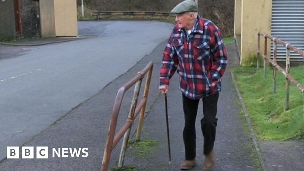 Clydach Vale walker Trevor Ward turns 104 on birthday weekend BBC News