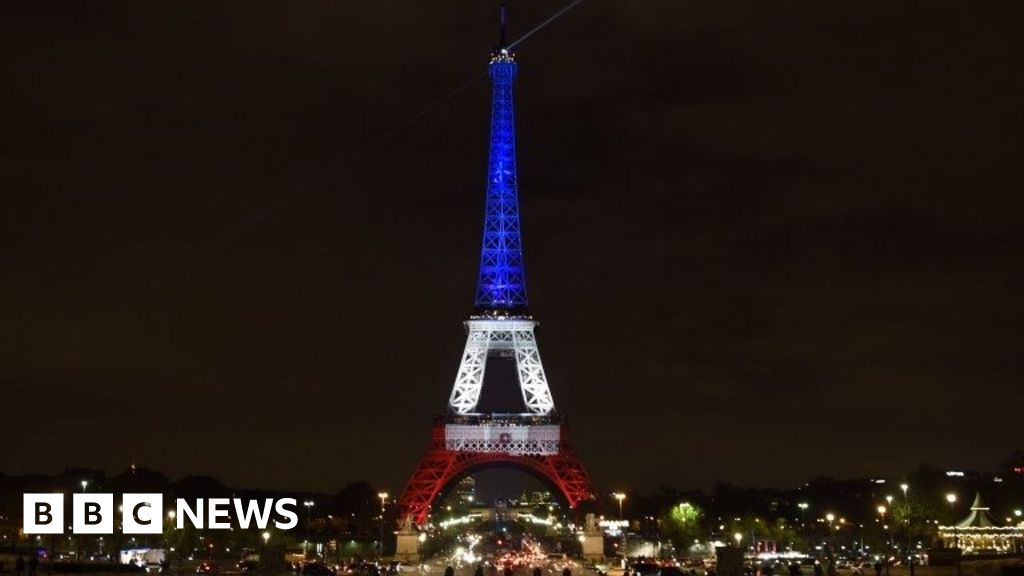 Paris Attacks: 'France Will Destroy IS' - Hollande - BBC News