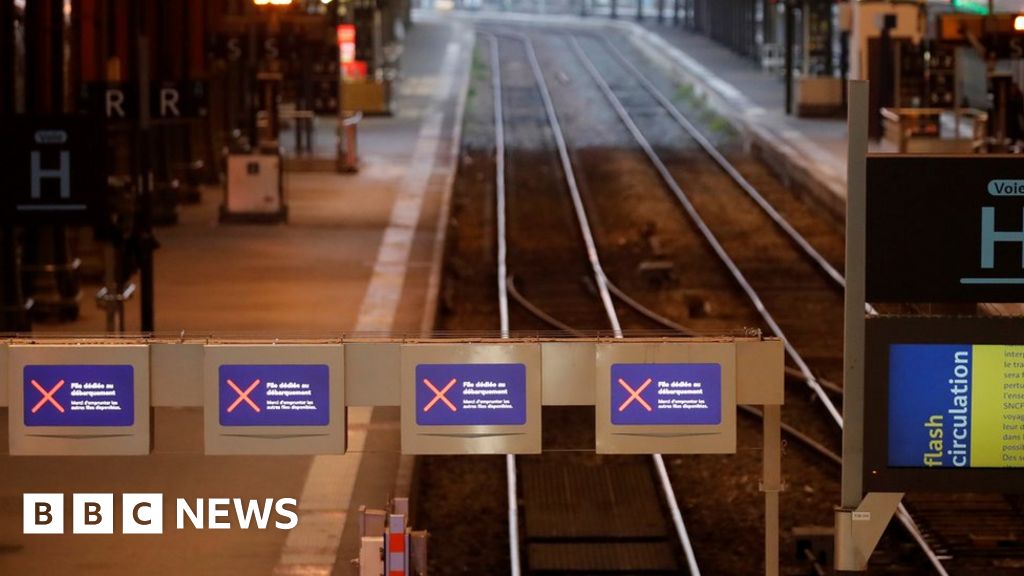 Macron pension reform: France braces for second day of strikes