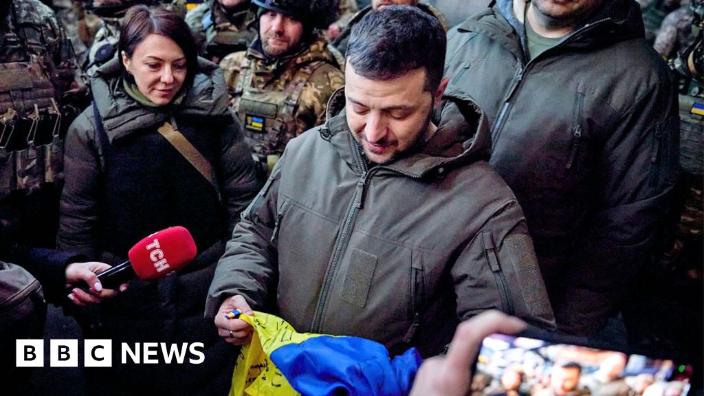 Zelensky in Washington: Ukraine’s leader heads to US for first foreign trip – BBC