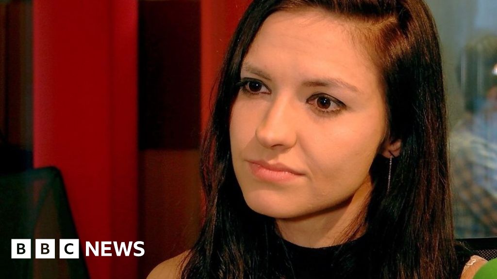 Koleji Sex Gals Hd - Chrissy Chambers: How 'revenge porn' changed my life - BBC News