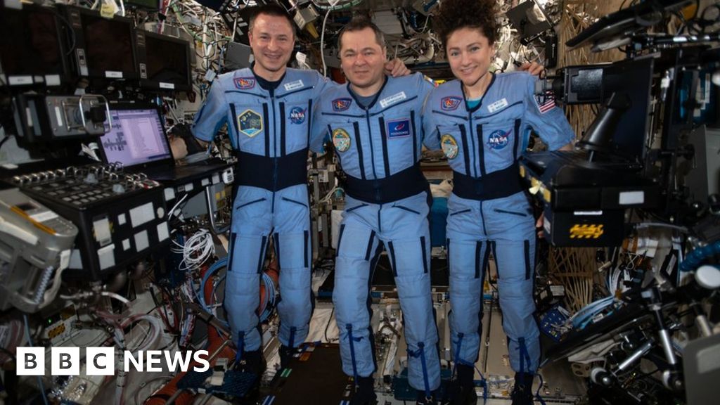 Coronavirus: Space crew to return to very different Earth