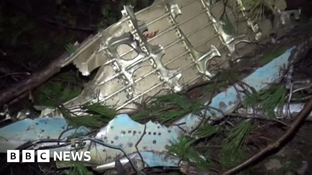 Pilot of crashed Syrian jet rescued in Turkey BBC News