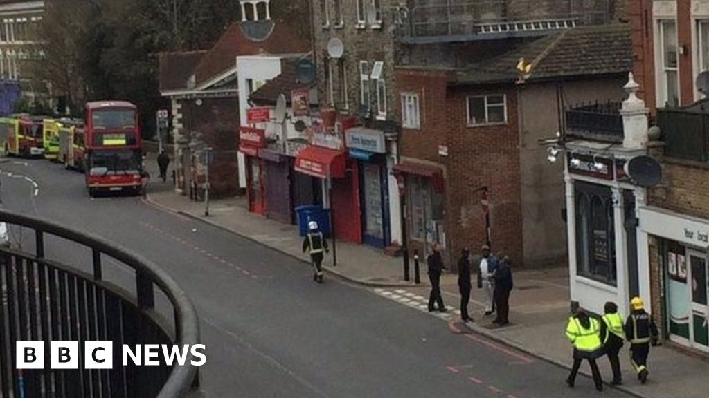 evacuations-after-ww2-bomb-found-on-lewisham-building-site-bbc-news