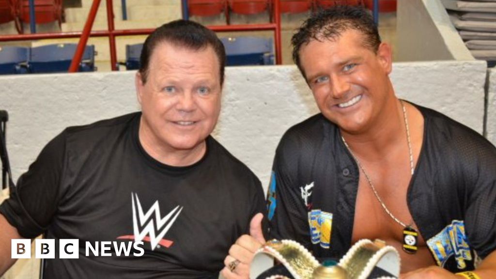 WWE star Jerry Lawler pays 'ring gear' homage to son Brian - BBC News