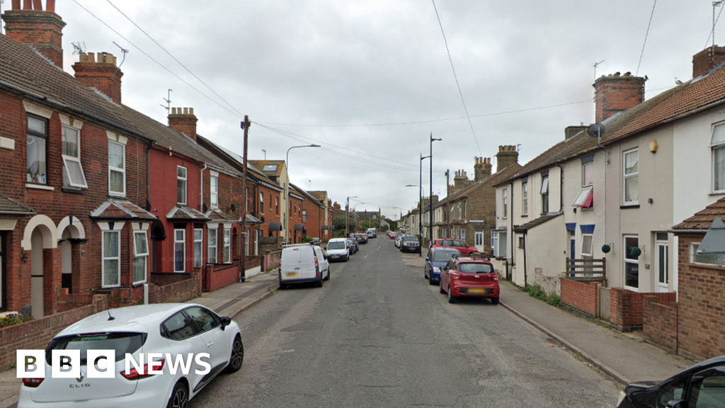 Lowestoft Police Arrest Four Teens One Aged 13 For Burglary Bbc News