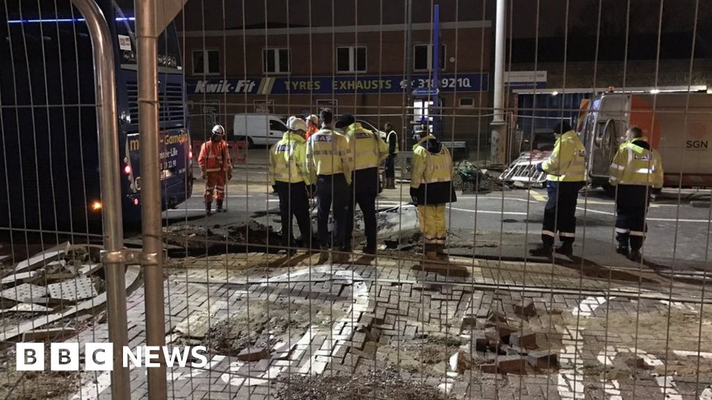 Lee High Road sinkholetrapped coach pulled clear BBC News