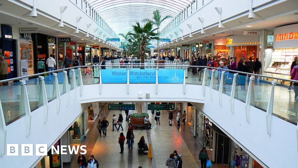 The Mall at Cribbs Causeway: Town centres fear expansion plan - BBC News