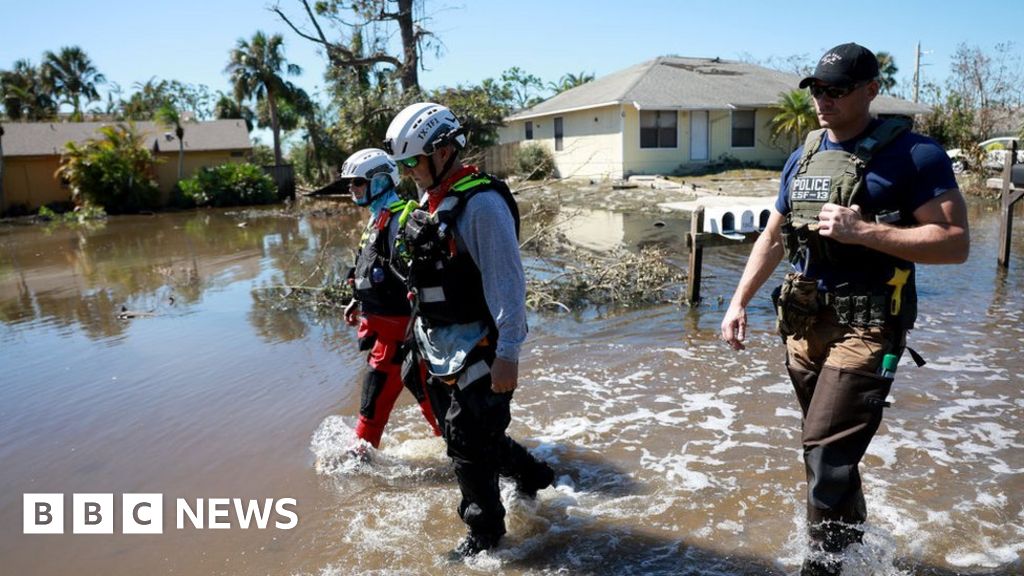 Hurricane Ian: Florida death toll rises as criticism mounts - BBC