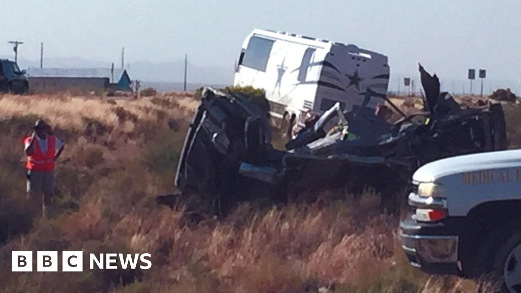 Dallas Cowboys staff bus in fatal crash - BBC News